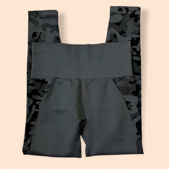 ZYIA Gray Camo Performance Legging - Picture 4 of 9